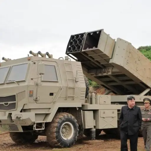 Corea del Norte prueba un nuevo sistema de misiles tácticos guiados por inteligencia artificial
