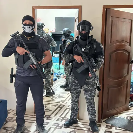 Policía incauta fusil, dinamita y marihuana en operativo en Jipijapa  