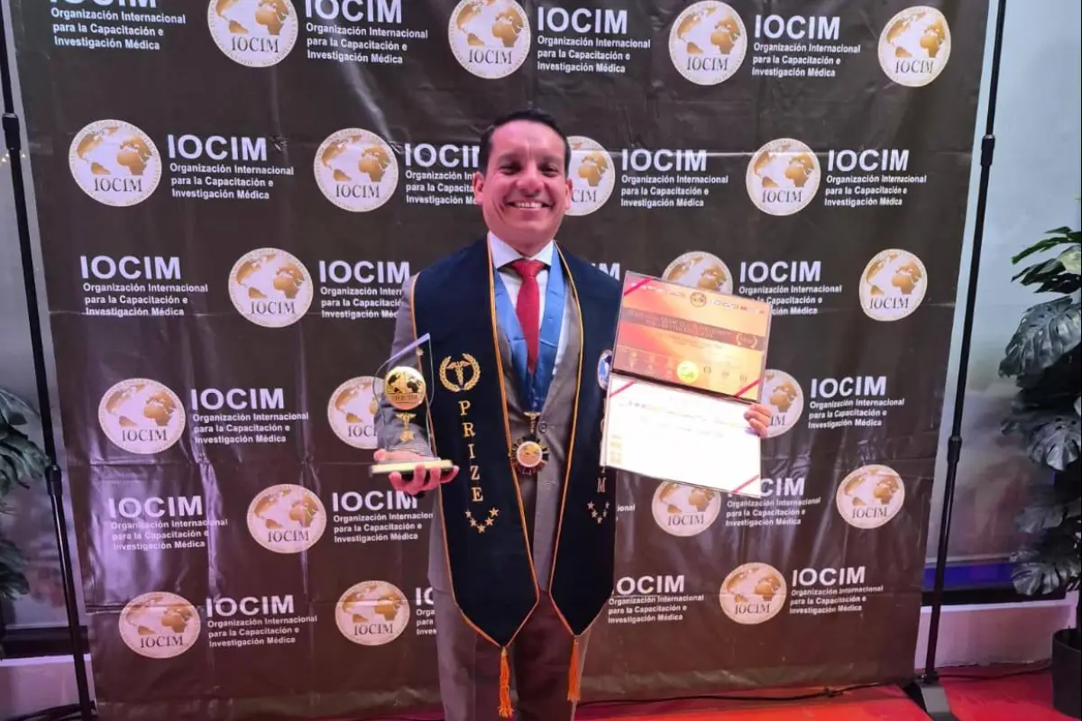 Director médico de Fundación Cottolengo es premiado en Arequipa, Perú., Cortesía 