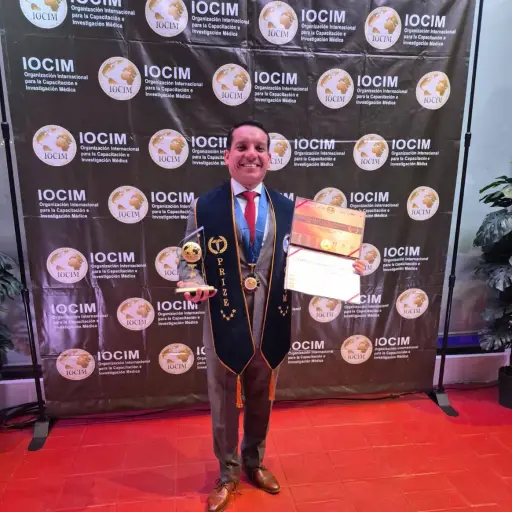 Director médico de Fundación Cottolengo es premiado en Perú