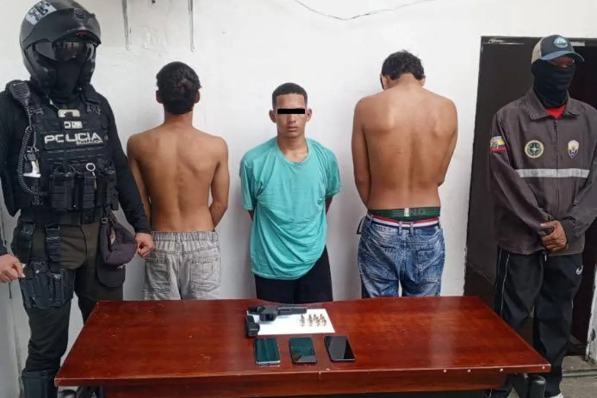 Los tres detenidos en Montalvo., Cortesía