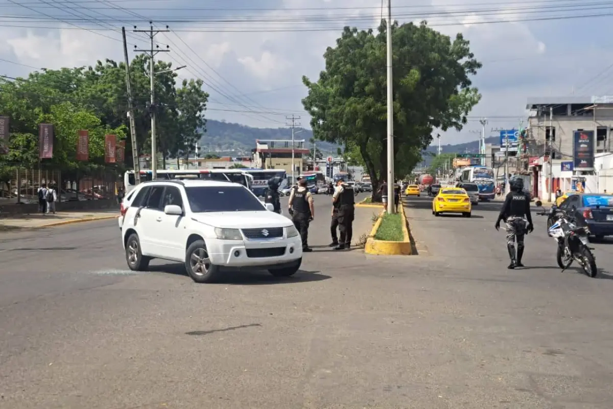 Así quedó el vehículo tras el atentado., El Diario