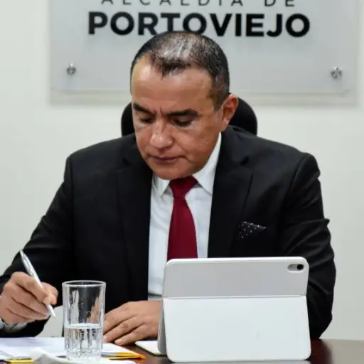 El alcalde Javier Pincay tiene un mes para resolver sus conflictos electorales si quiere ser candidato, dice su abogado