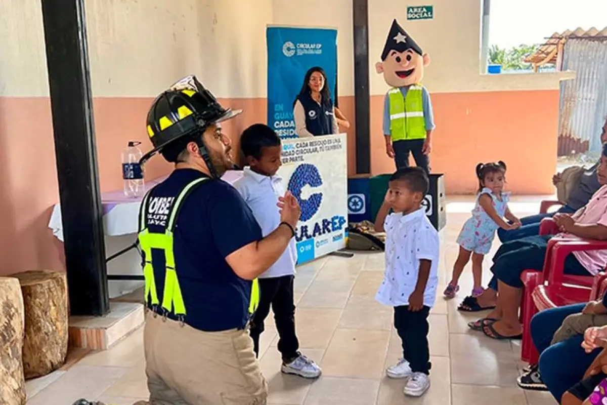 Más de 193 mil niños ya aprendieron qué hacer en incendios y evacuaciones en Guayaquil