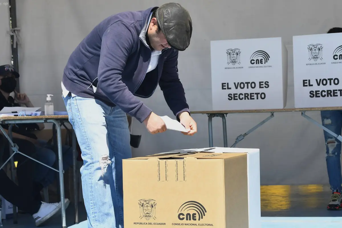 El CNE definió los colores y medidas de seguridad de las papeletas que se utilizarán en las elecciones seccionales y del CPCCS, API