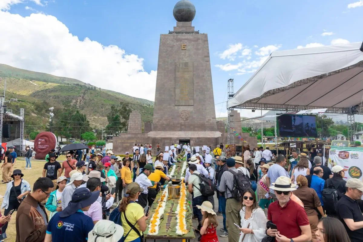 Cocineros manabitas y estudiantes de gastronomía participaron en la elaboración de la tonga más grande del mundo., Redes sociales