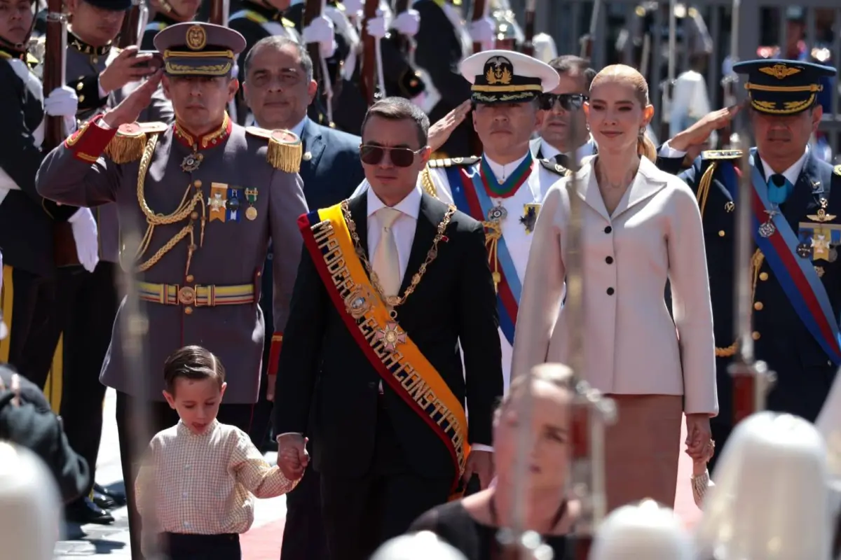 El presidente Daniel Noboa llegó a la Asamblea alrededor de las 10h15 junto a su esposa e hijos., Cortesía