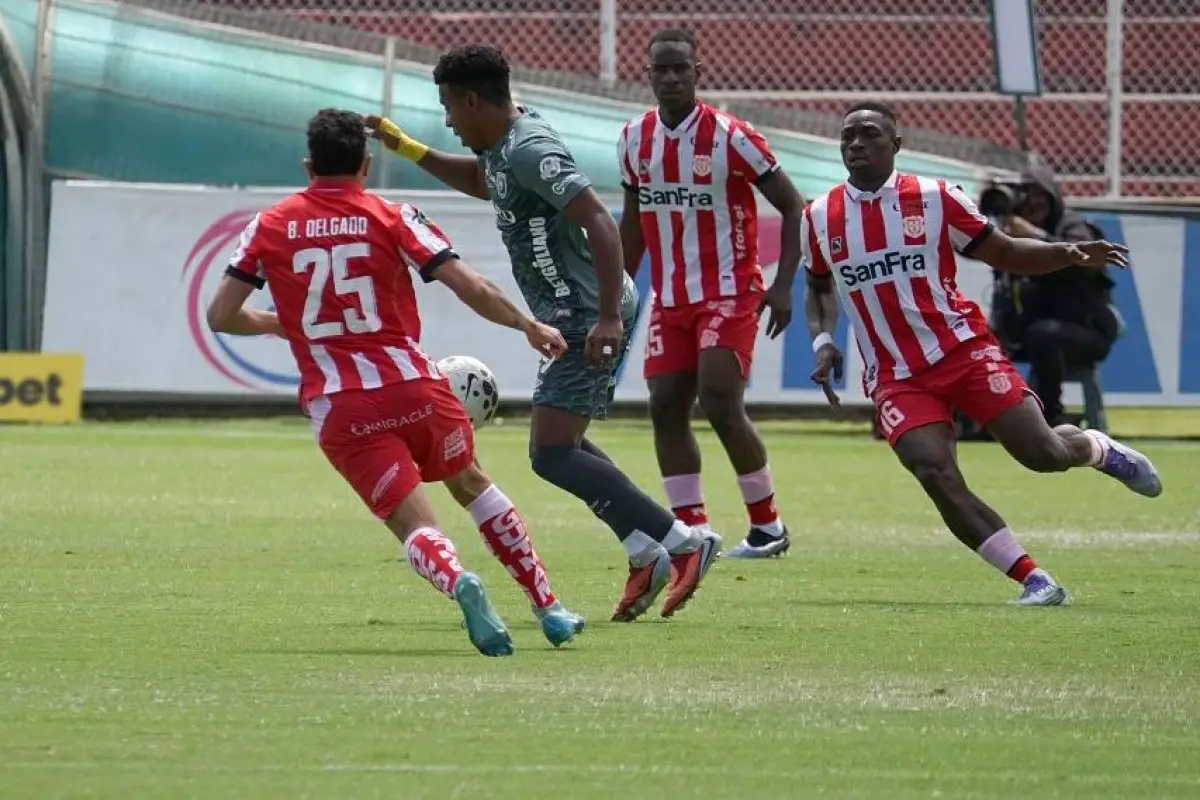 Técnico Universitario ganó en los minutos adicionales gracias a un autogol., Foto: Apifoto