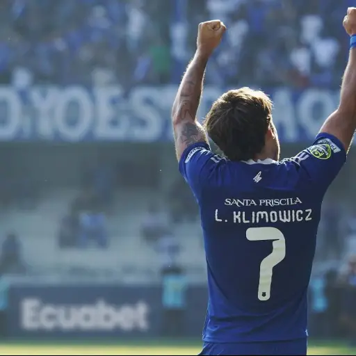 Con doblete de Luca Klimowicz, Emelec derrotó a Macará y respira en la tabla de posiciones