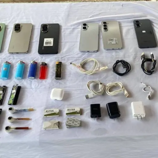 Fuerzas Armadas decomisan armas, celulares y sustancias ilícitas en la cárcel El Rodeo de Portoviejo