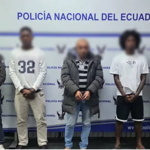 Dos jugadores profesionales y un técnico de fútbol fueron detenidos por el delito de extorsión en Ambato