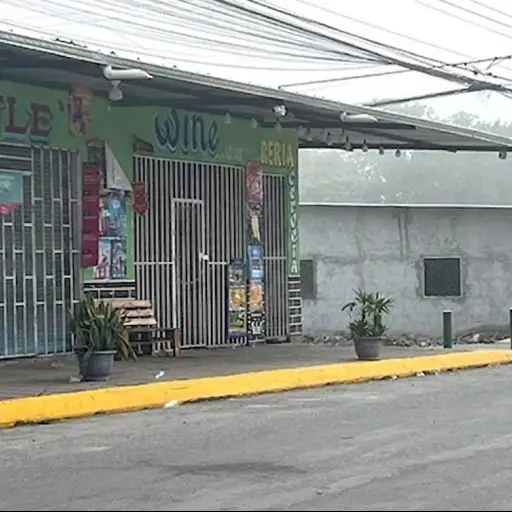 Ataque armado en La Concordia deja cinco personas heridas en exteriores de licorería