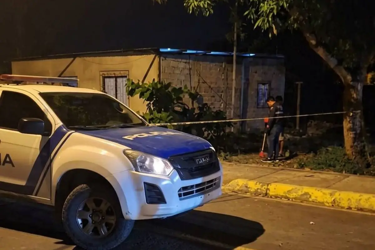 La Policía se encargó de la búsqueda de evidencias en los alrededores y dentro de una vivienda en la parroquia Colón donde ocurrió el ataque a bala., El Diario