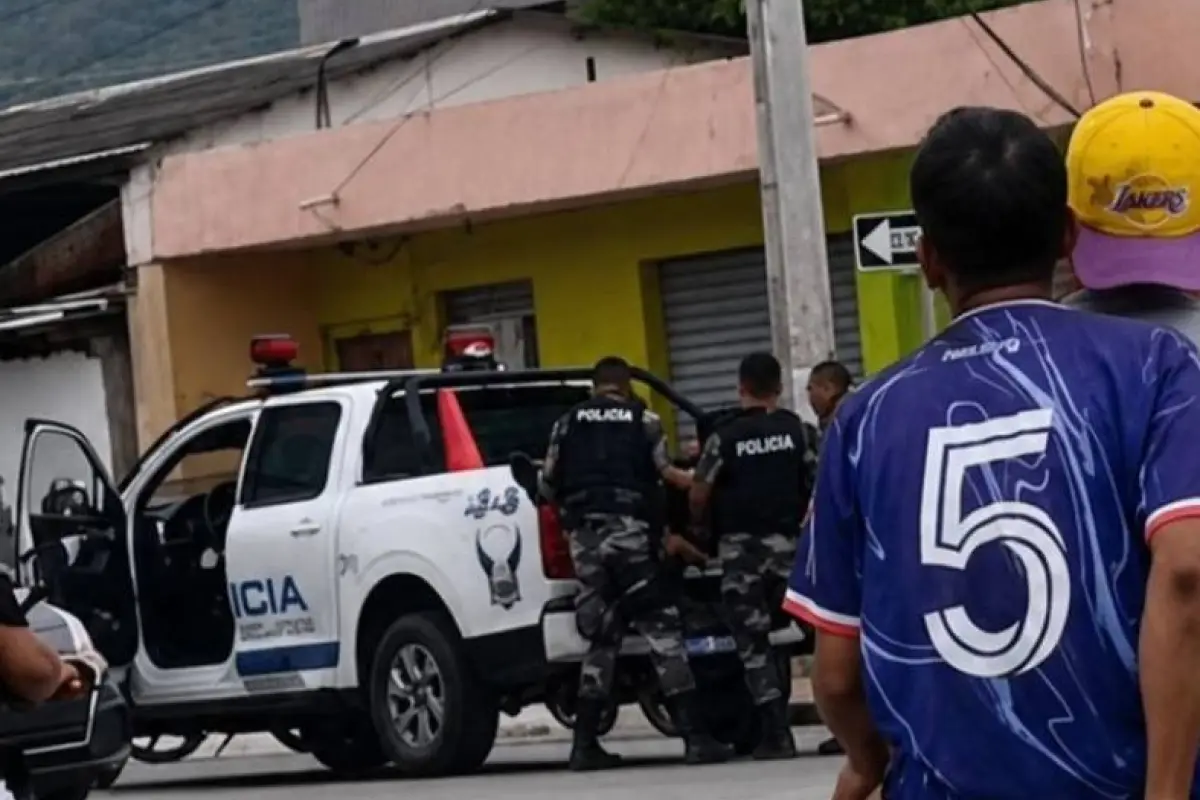 El ataque contra los agentes se registró la mañana del miércoles 20 de mayo en el cantón Sucre., Foto: Cortesía