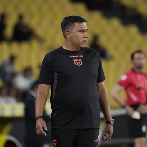 César Farías anuncia un análisis profundo en Barcelona luego de la eliminación en Copa Libertadores