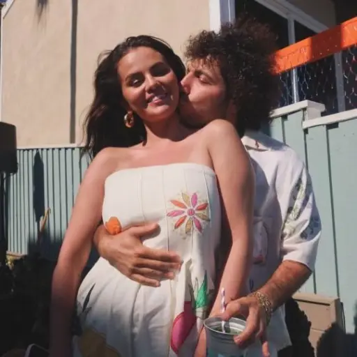 Benny Blanco revela por qué no habla de su intimidad con Selena Gómez: “Soy un caballero”