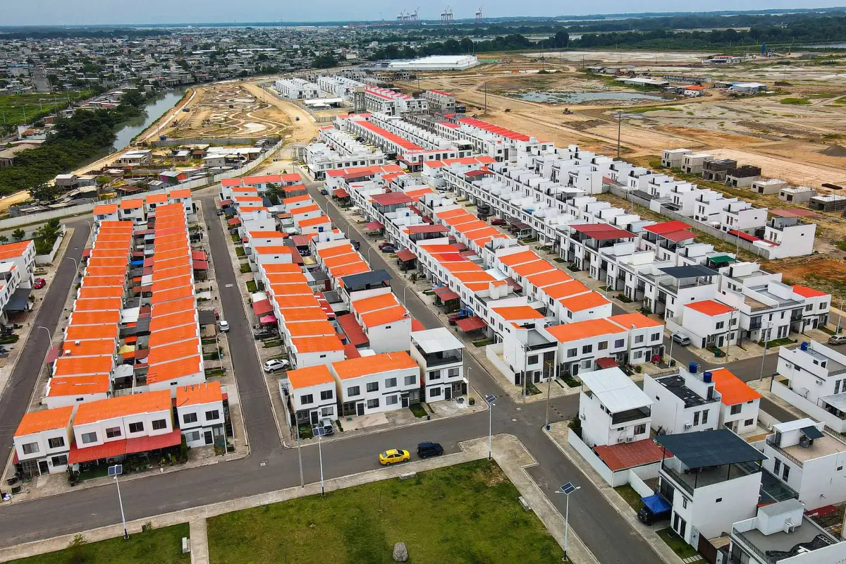 Programa Casa 100 Ecuador 2026 vivienda gratuita