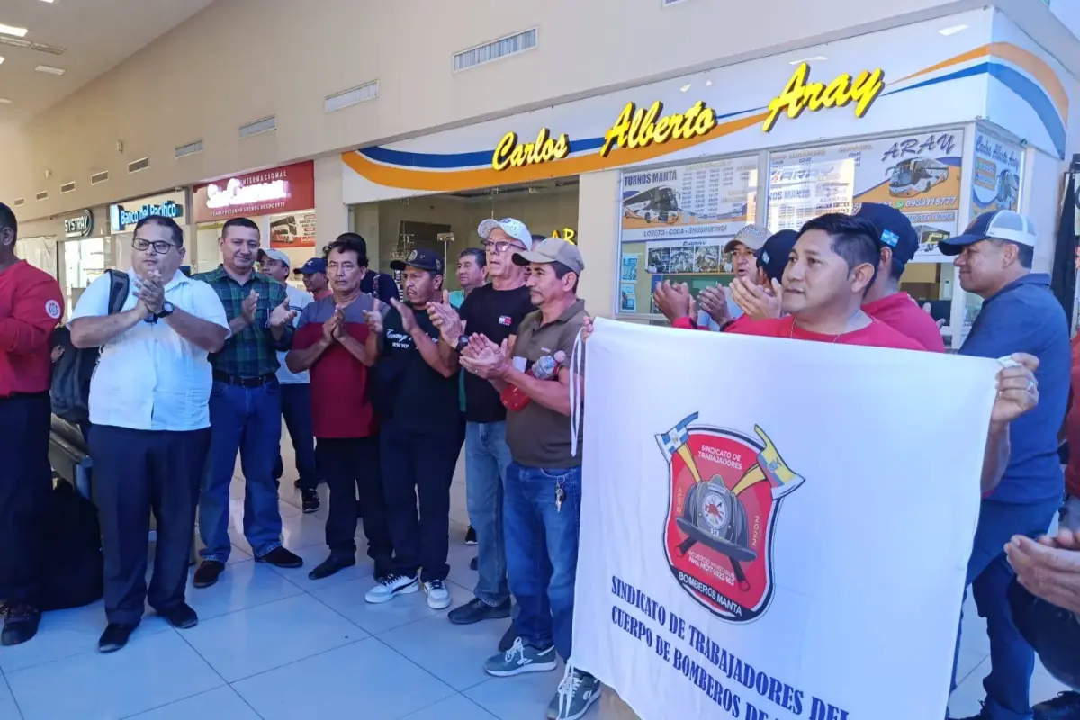 Sindicato de Bomberos de Manta exige pago de horas extras y derechos laborales., El Diario