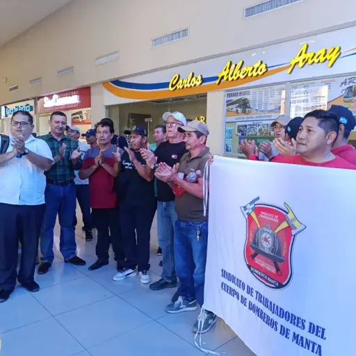 Sindicato de Bomberos de Manta demanda a la institución por incumplimiento de derechos laborales