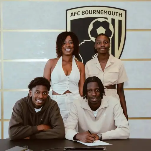 Bournemouth asegura la continuidad de Malcom Dacosta tras nombrarlo Jugador de la Temporada de la Academia