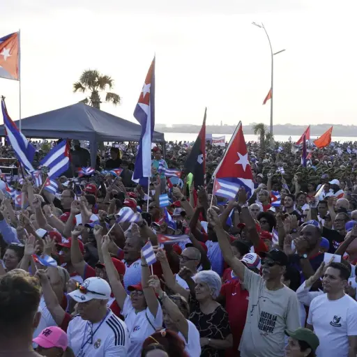Miles de personas salen a la calle en La Habana para protestar contra la imputación en EEUU de Raúl Castro