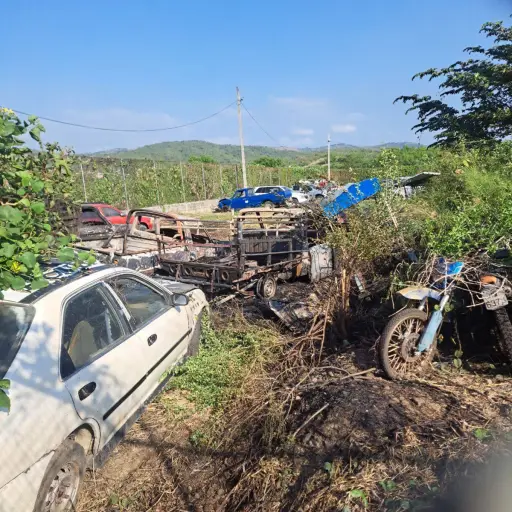 Incendio en el patio de retención vehicular de Portoviejo afectó a dos camioneta sin dejar heridos