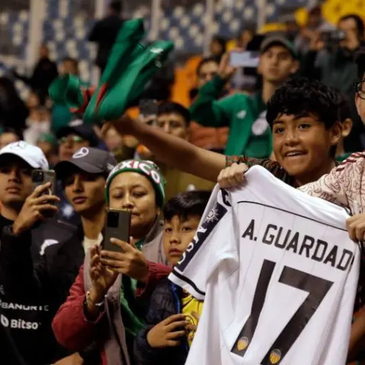 FIFA sanciona a México por gritos homofóbicos en partidos ante Ecuador y Paraguay