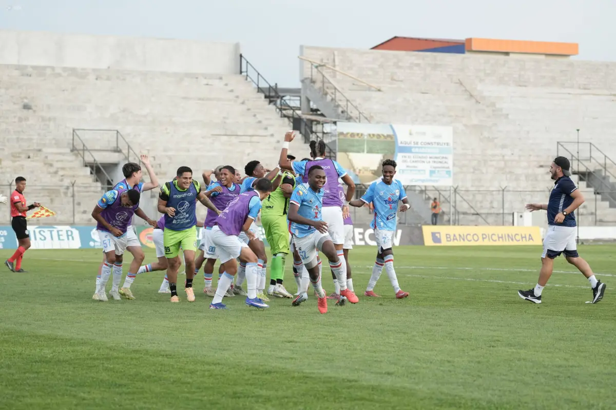 Los jugadores del Manta FC celebran la clasificación a octavos de final de la Copa Ecuador. , API
