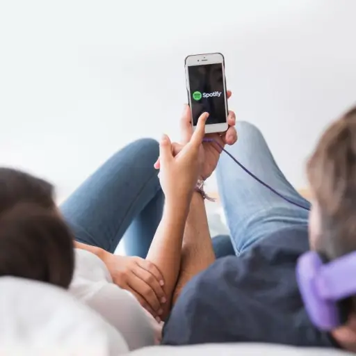 Spotify lanza herramienta de IA para crear remezclas musicales oficiales