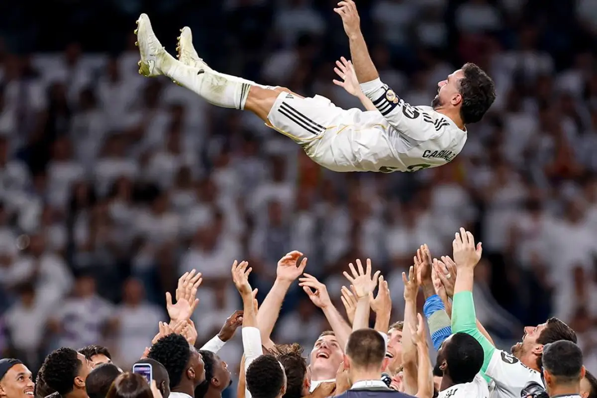 Jugadores le dieron la despedida oficial del defensor internacional Dani Carvajal., Foto: Agencias