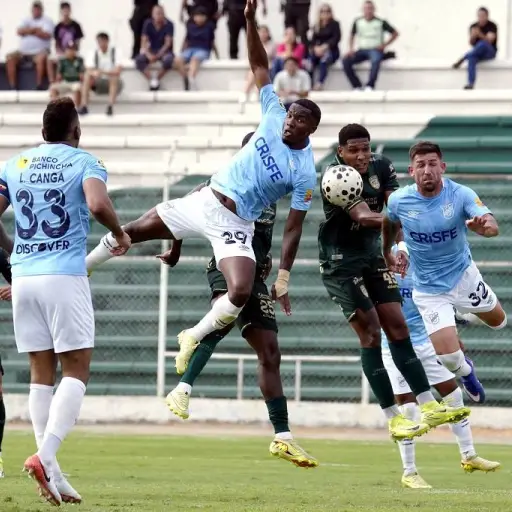 El delantero manabita Byron Palacios salvó a Universidad Católica y encendió la pelea en la Liga Ecuabet