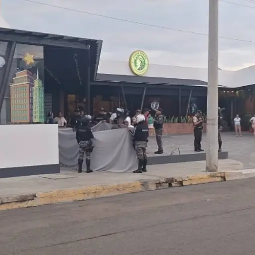 Un abogado fue asesinado de varios disparos al pie de un restaurante en Portoviejo