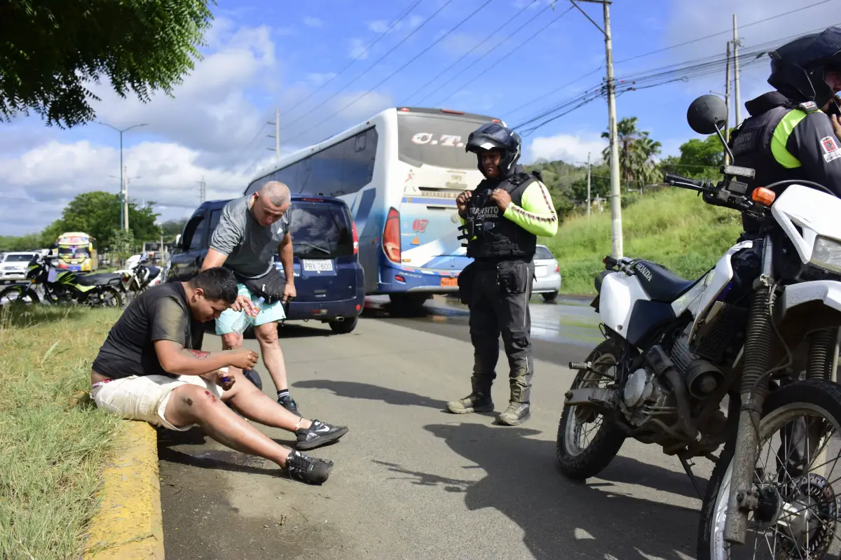 Imagen ilustrativa de un accidente en la vía Portoviejo-Manta, El Diario