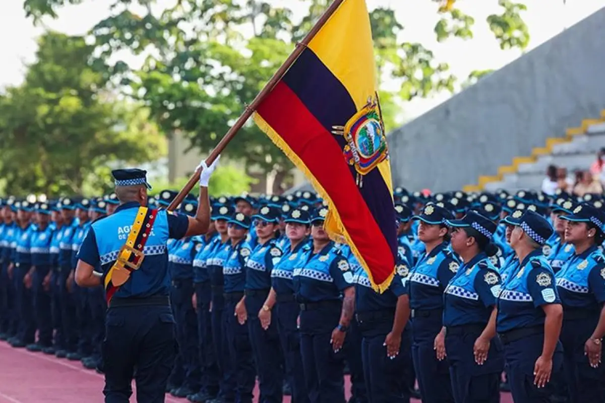 Guayaquil suma casi 2.000 agentes municipales tras nueva graduación masiva