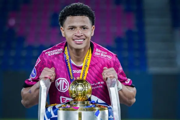 Mercado quedó campeón con Independiente del Valle en el 2025 y fue elegido el mejor jugador de la LigaPro. ,Patrik Mercado.