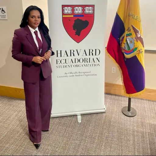 De sentarse en el piso en Esmeraldas a dar una charla en Harvard: la historia que conmueve de Hellen Quiñónez