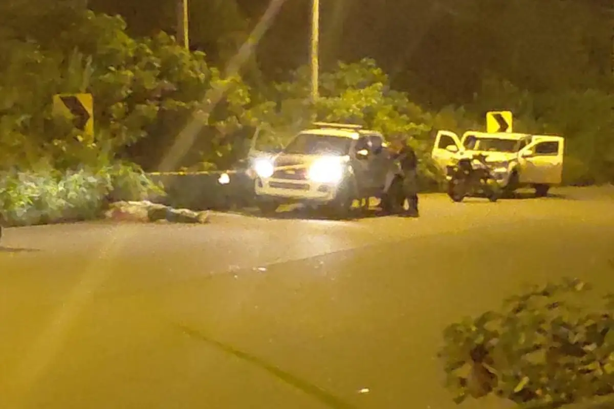 Agentes de la Policía Nacional llegaron al lugar de los hechos para inniciar con las respectivas investigaciones en torno al hecho., Foto: El Diario
