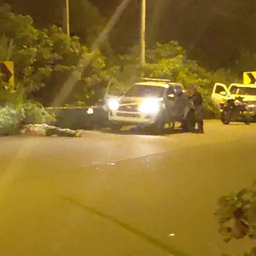 Un cadáver amarrado y envuelto en una hamaca fue hallado en la vía Portoviejo-El Rodeo