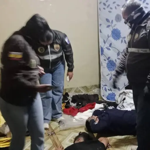 400 policías en acción: Duro golpe a la red que armaba a delincuentes en Ecuador, Perú y Colombia