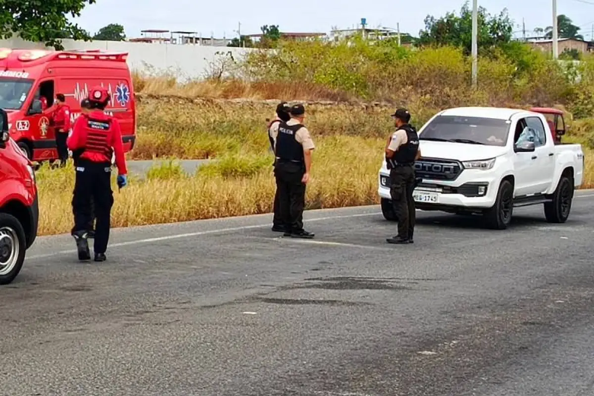 Los cuerpos de los do hombres quedaron al interior de la camioneta tras el ataque armado., Foto: El Diario