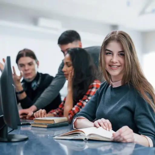 Becas hidrocarburos Ecuador 2026: convocatoria abierta hasta el 29 de mayo con cobertura total hasta USD 10.500