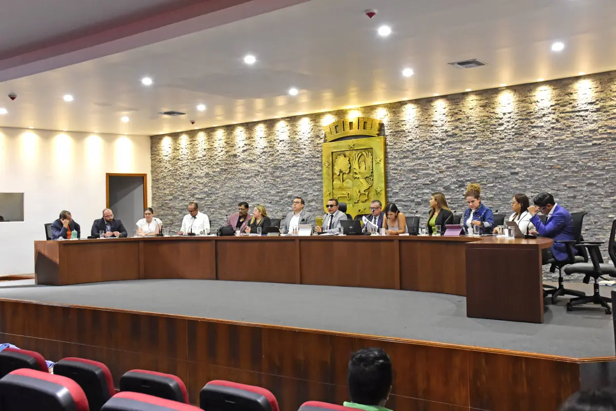 Una sesión a puertas cerradas del concejo municipal de Portoviejo, El Diario
