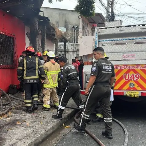 Cinco personas murieron calcinadas durante el incendio de una vivienda en Guayaquil