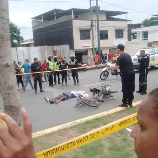 Vendedor de periódicos murió atropellado en la Avenida Universitaria, de Babahoyo