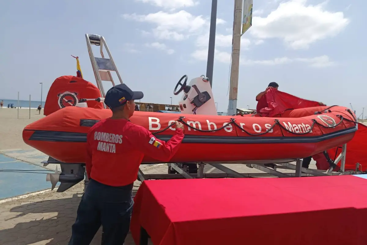 Bomberos de Manta duplica su capacidad de rescate acuático con nueva embarcación de .000., El Diario