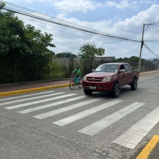 Expertos plantean cambios urbanos y nuevos puentes para enfrentar el congestionamiento vehicular
