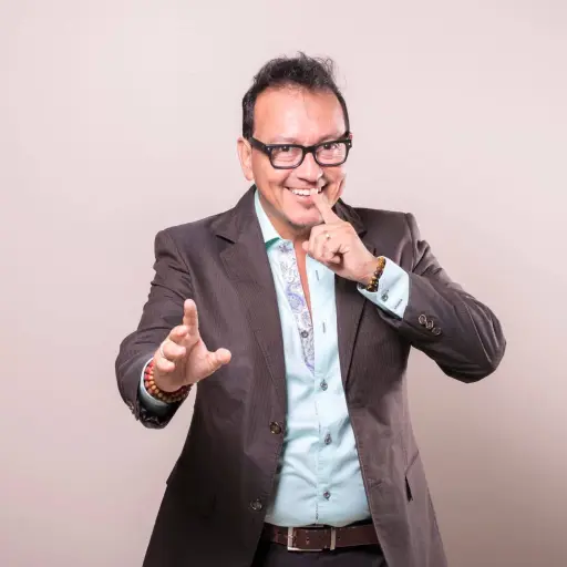 Así fue el primer avance de “Ni en Vivo ni en Streaming”, la nueva apuesta de Ecuavisa donde David Reinoso revive a sus personajes clásicos