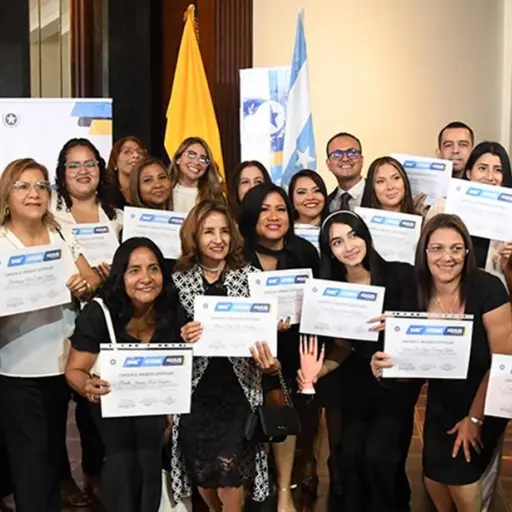199 mujeres culminan talleres de belleza impulsados por EP DASE en Guayaquil