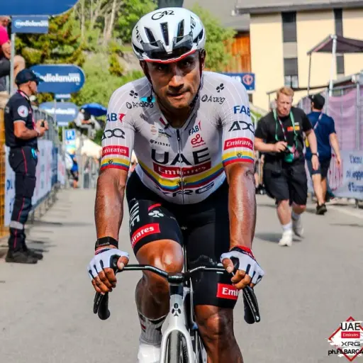 Jhonatan Narváez abandona el Giro de Italia en la etapa 19 debido a secuelas de una caída