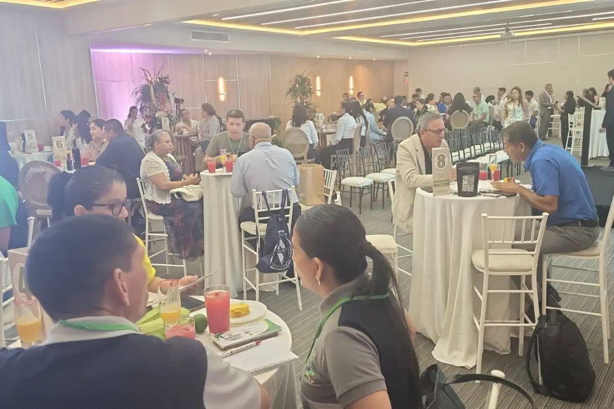 Un aspecto de las reuniones individuales que sostuvieron las organizaciones campesinas en la Rueda de Negocios., El Diario